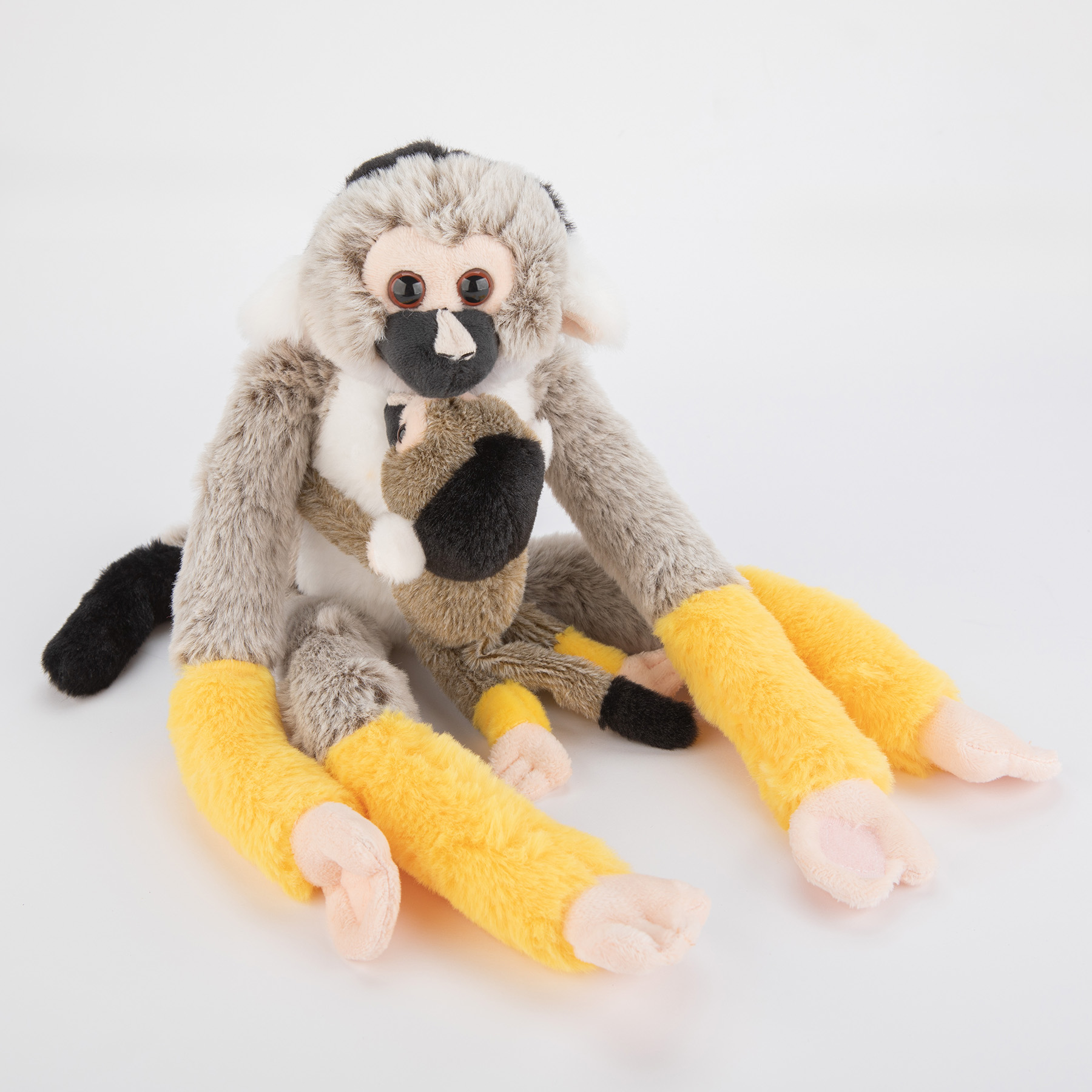 Małpa szaro-żółta z dzieckiem